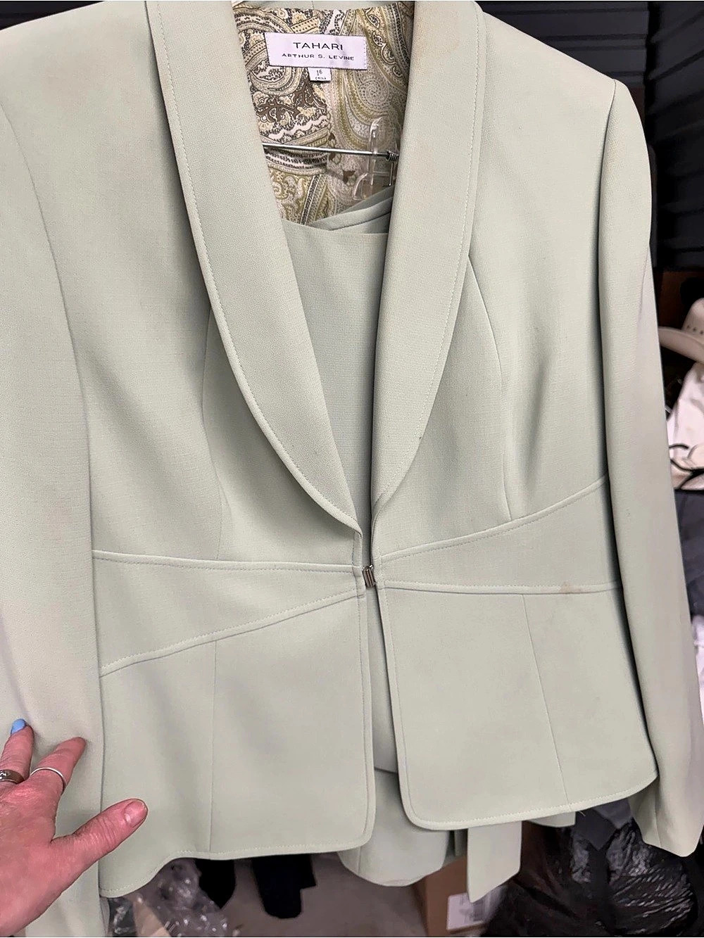 Tahari Women's Blazer  creamy Green Size 16 Like New